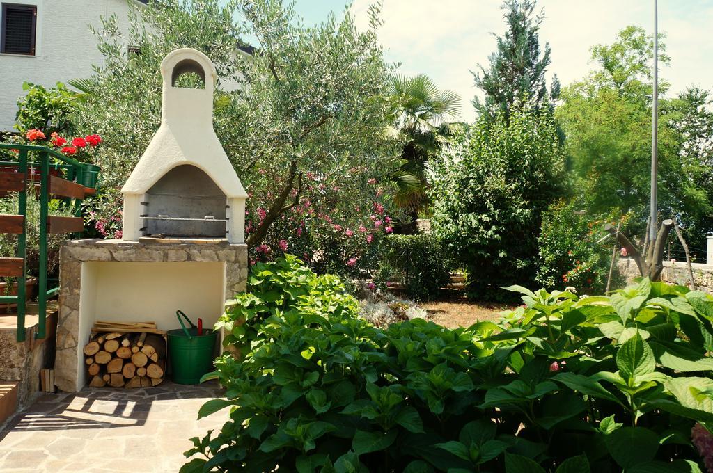 Studio And Apartment Nadia With Garden Porec Ruang foto