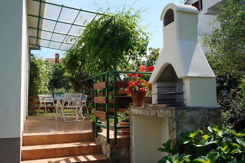 Studio And Apartment Nadia With Garden Porec Ruang foto