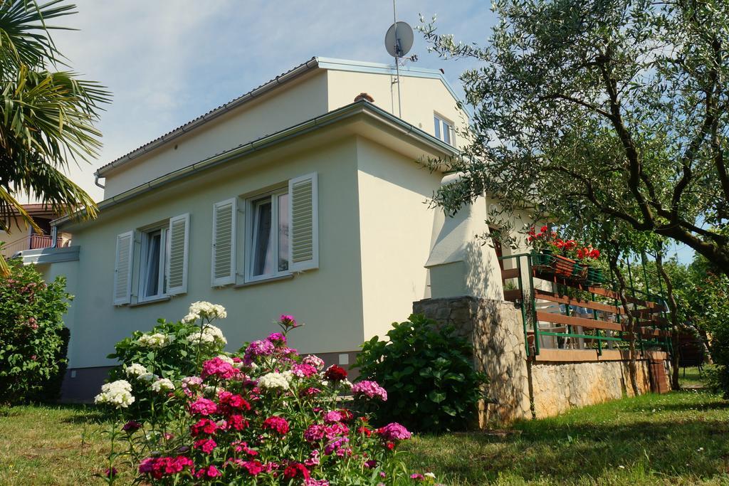 Studio And Apartment Nadia With Garden Porec Ruang foto