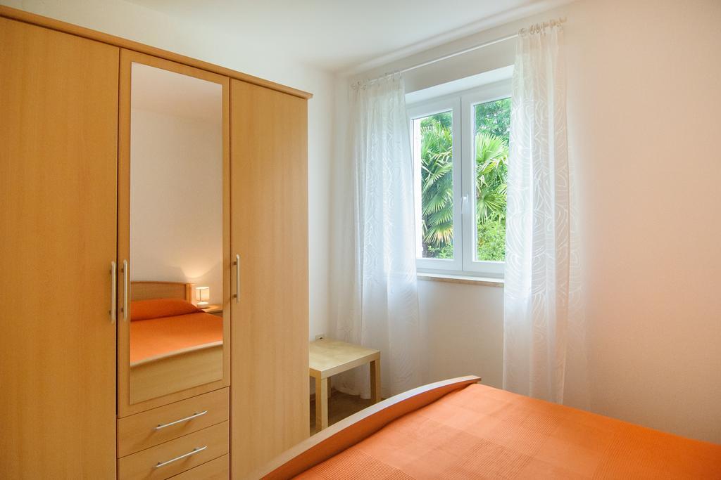 Studio And Apartment Nadia With Garden Porec Bagian luar foto